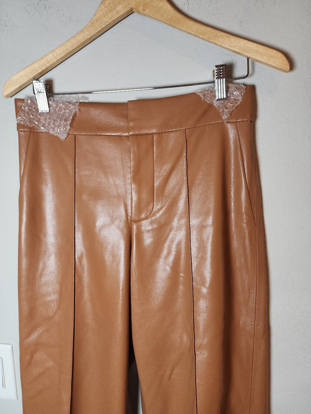 Alice & Olivia Vegan Leather Wide Leg Crop Drape Dylan Pants Camel Brown Size 6 - Picture 3 of 16